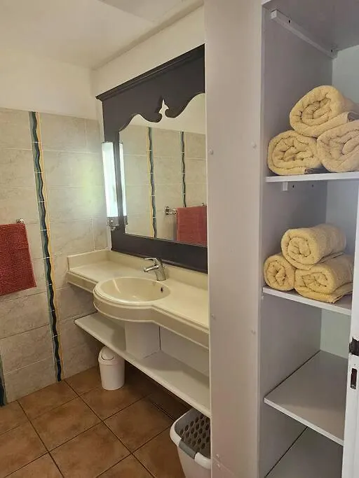 Apartment Studio La Cocoteraie, Vue Mer Courcelles