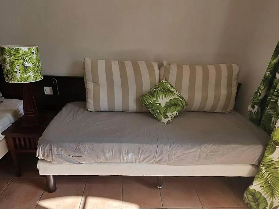 Studio La Cocoteraie, Vue Mer Courcelles Apartment